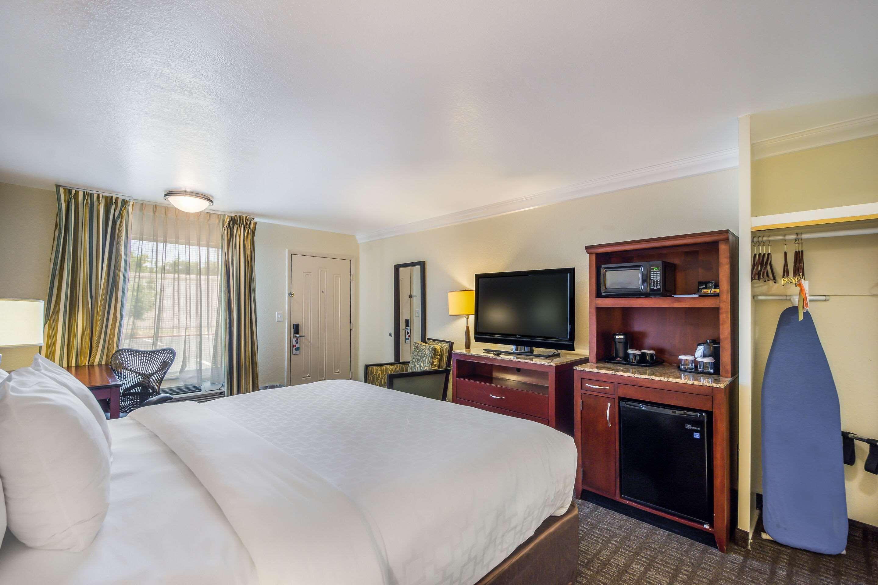 Clarion Inn & Suites Central Clearwater Beach Exteriör bild