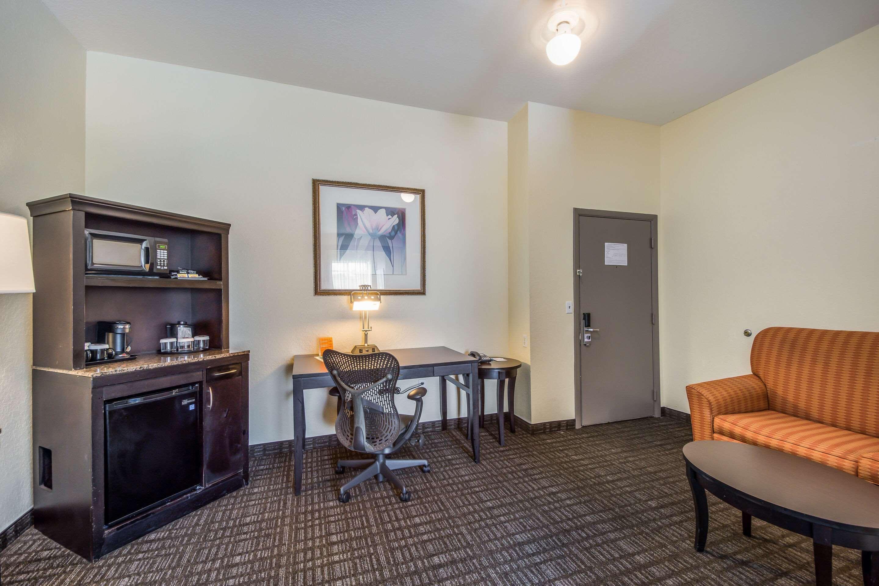 Clarion Inn & Suites Central Clearwater Beach Exteriör bild