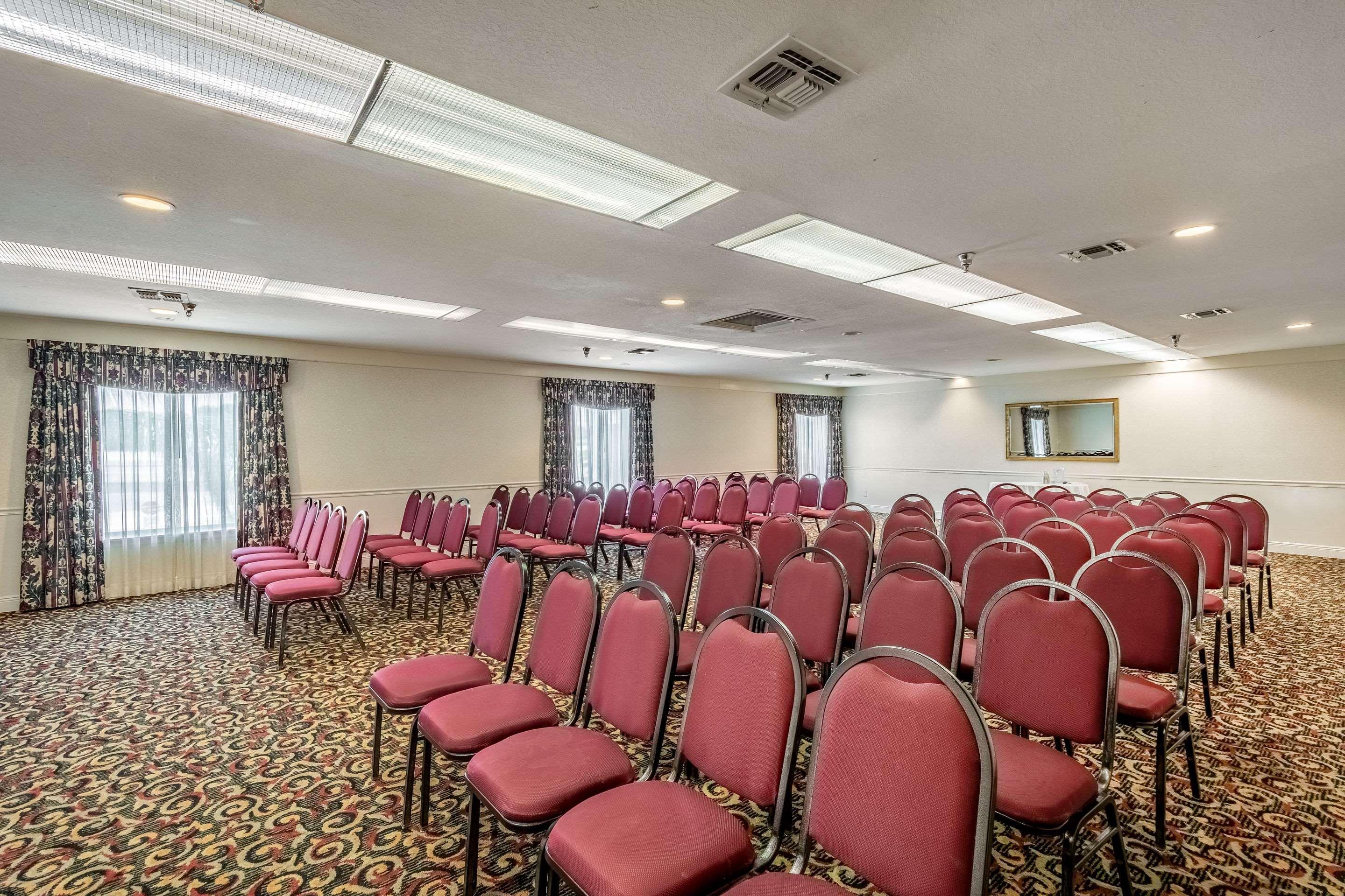 Clarion Inn & Suites Central Clearwater Beach Exteriör bild