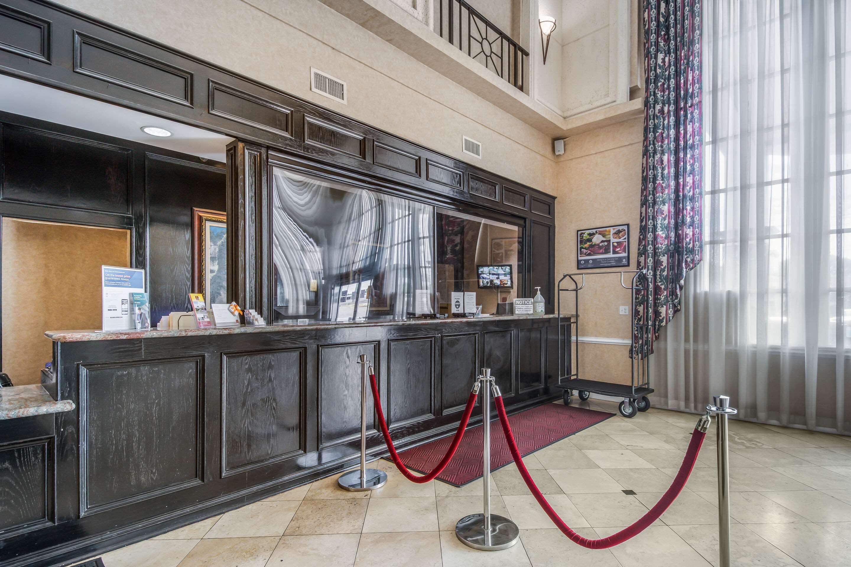 Clarion Inn & Suites Central Clearwater Beach Exteriör bild