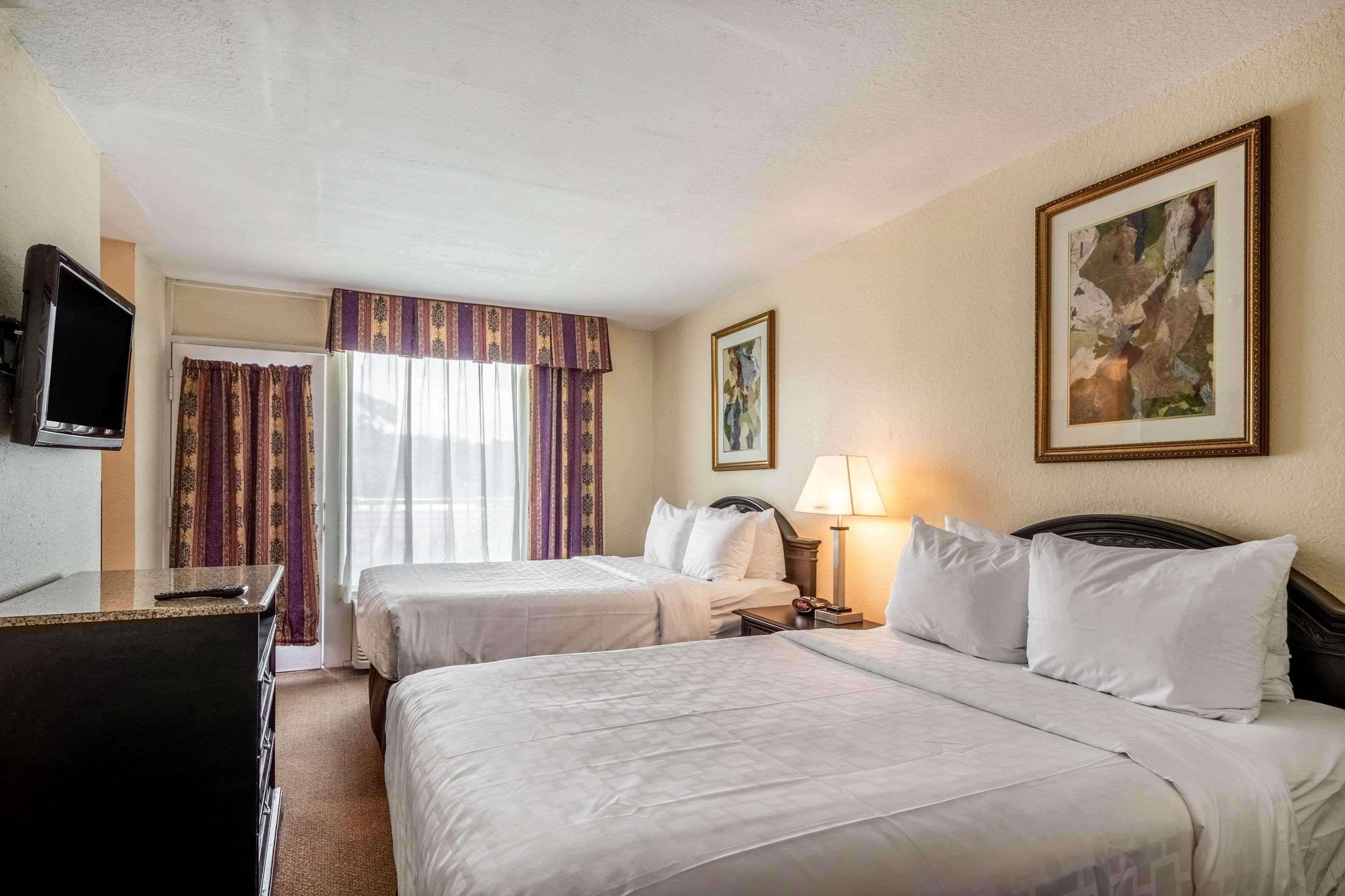 Clarion Inn & Suites Central Clearwater Beach Exteriör bild