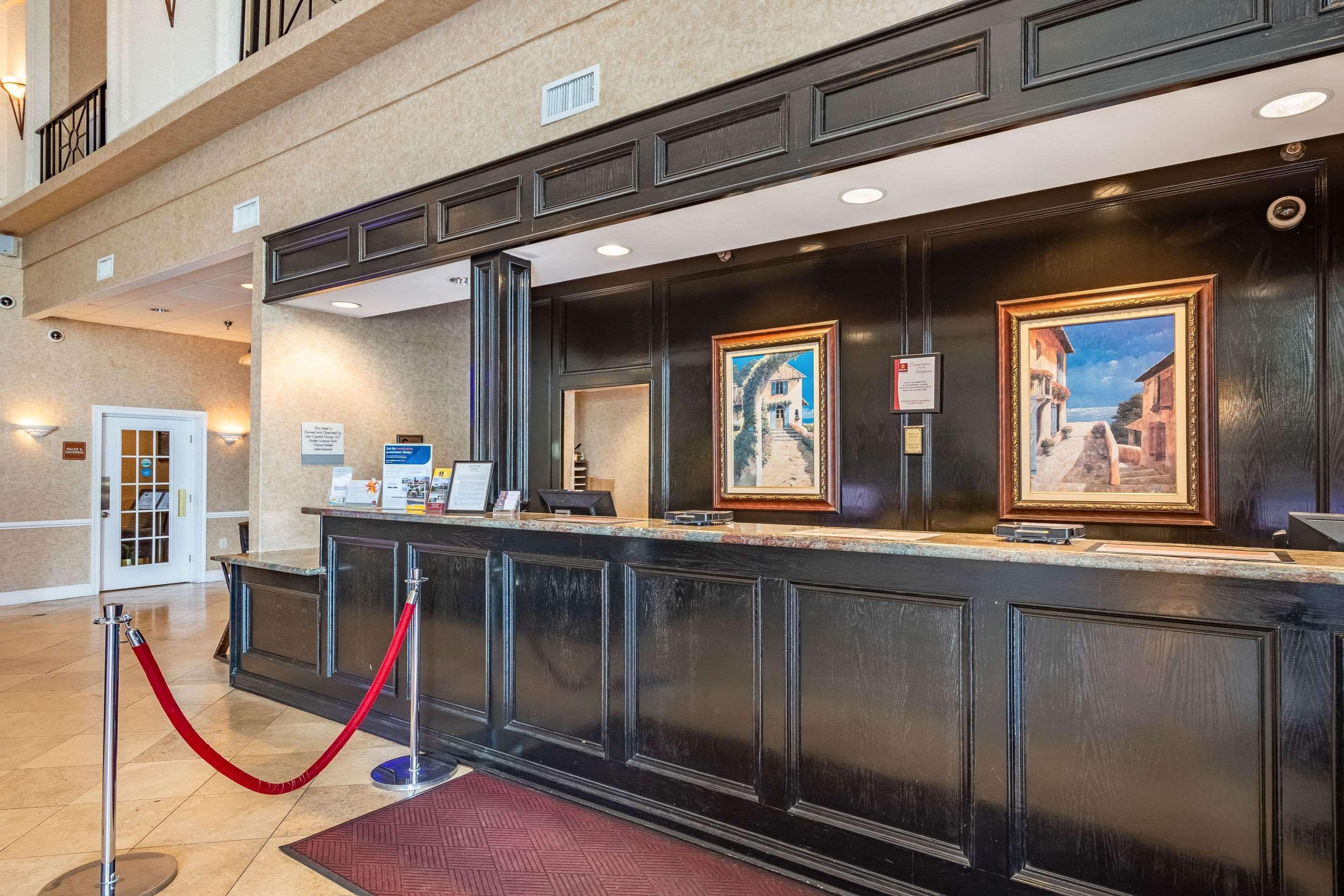 Clarion Inn & Suites Central Clearwater Beach Exteriör bild