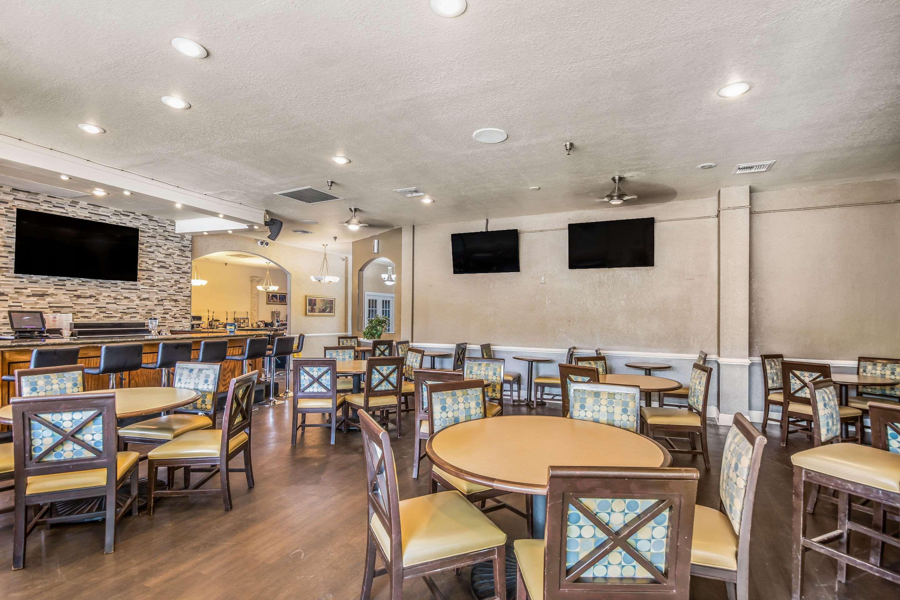 Clarion Inn & Suites Central Clearwater Beach Exteriör bild