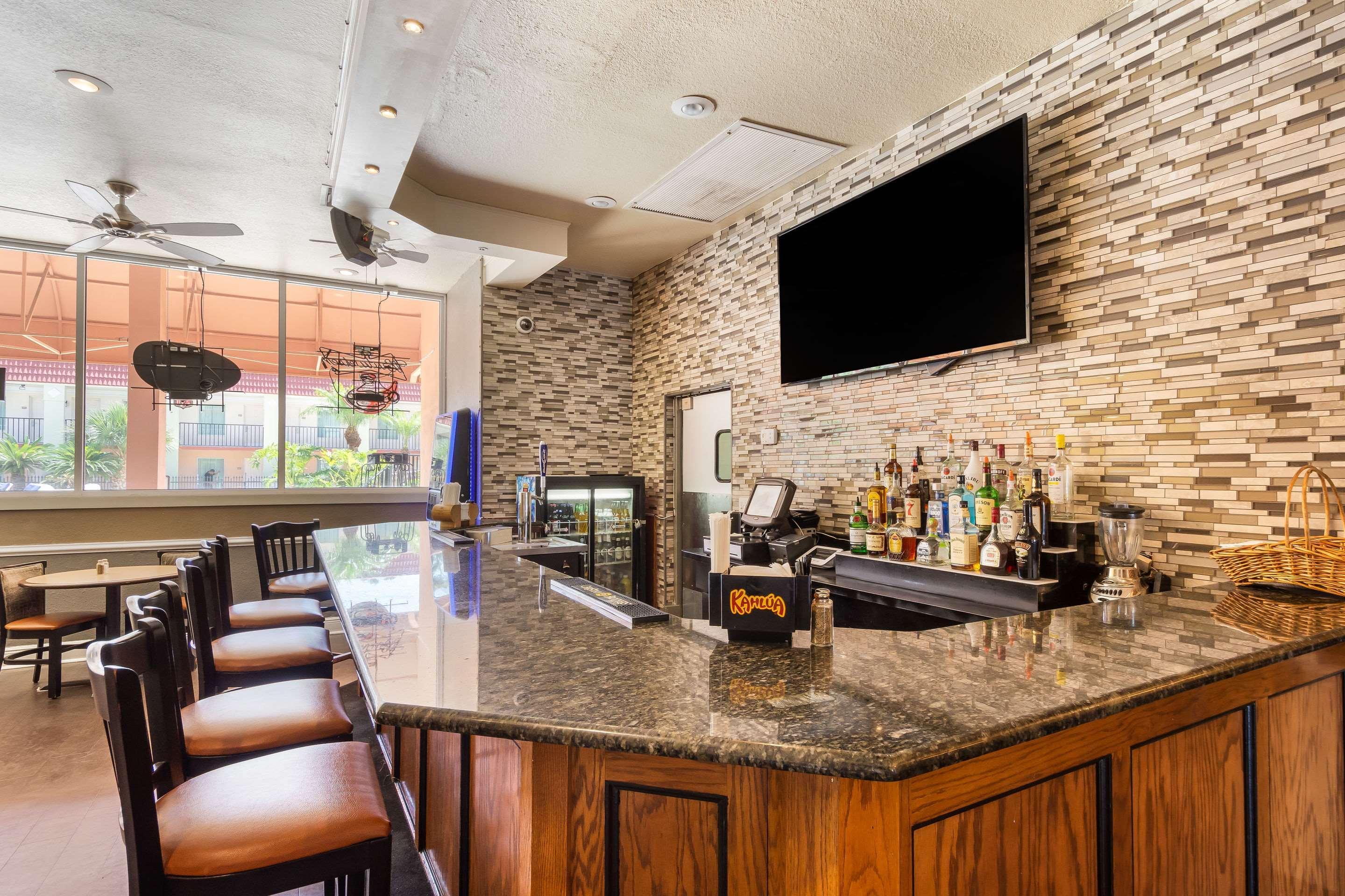 Clarion Inn & Suites Central Clearwater Beach Exteriör bild