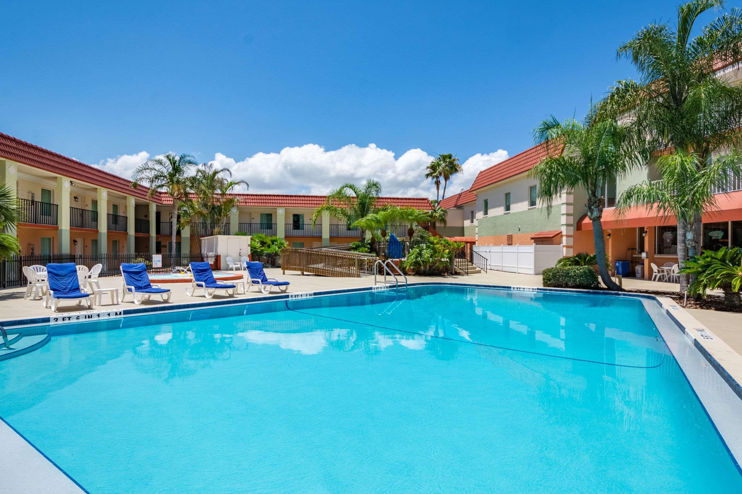 Clarion Inn & Suites Central Clearwater Beach Exteriör bild