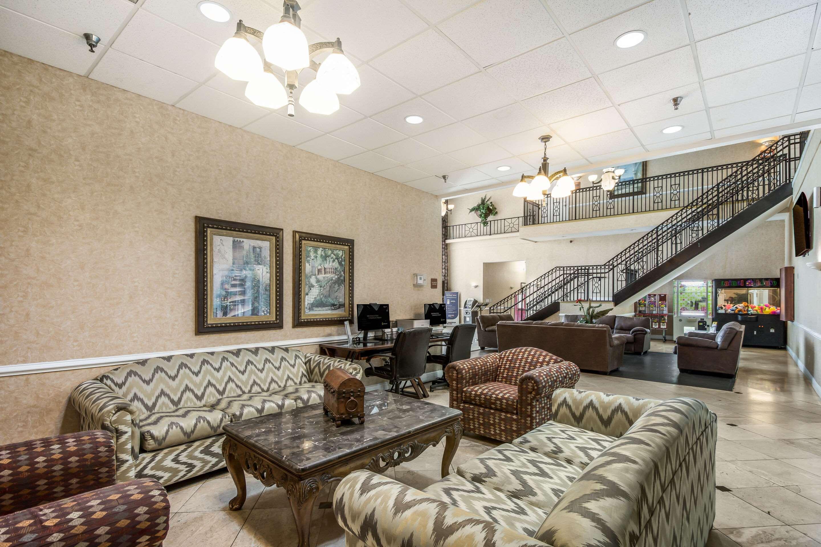 Clarion Inn & Suites Central Clearwater Beach Exteriör bild