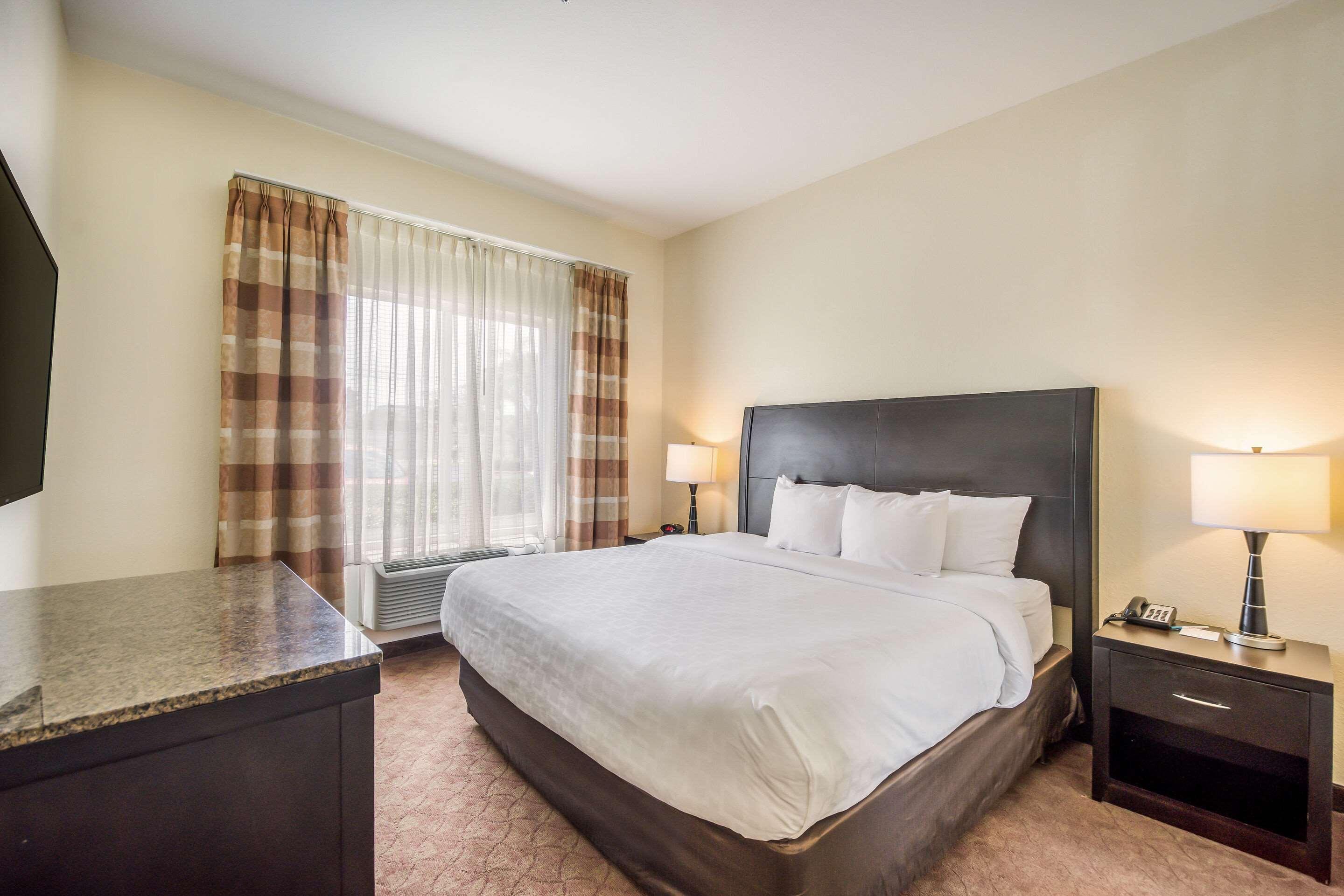Clarion Inn & Suites Central Clearwater Beach Exteriör bild